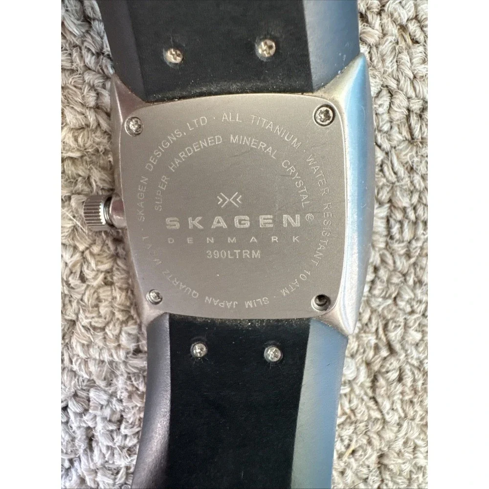 Skagen Denmark Men 390LTRM Titanium Case Silicon Band Hardened Quartz‎ Watch